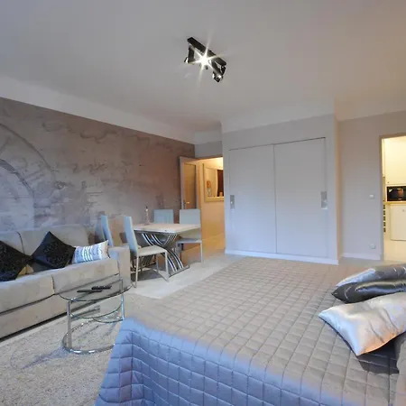Moliere Hel4042 Apartment *