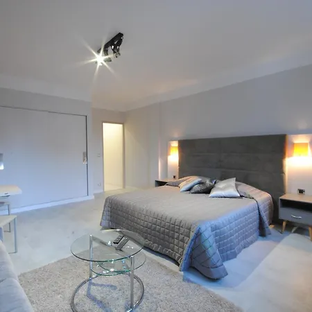 Moliere Hel4042 Apartment *