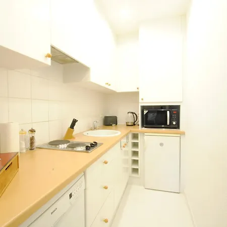 Moliere Hel4042 Apartment *